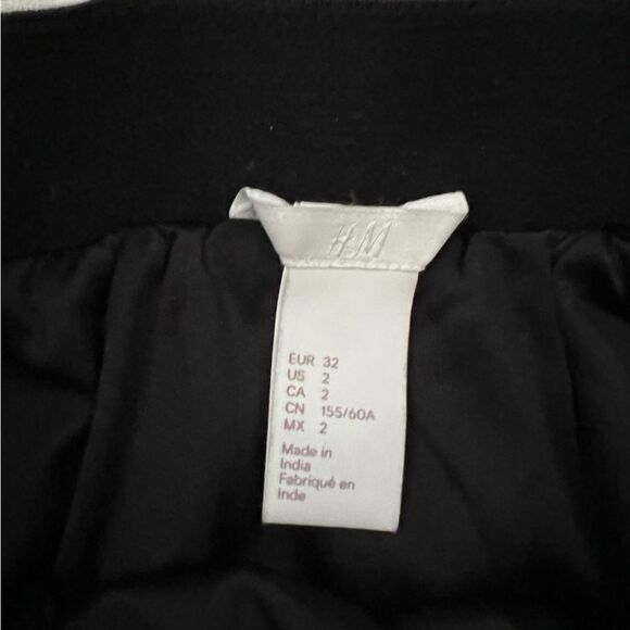 H&M Short skirt in woven fabric with fringe elastic waistband Jersey lining 2 - Picture 3 of 4